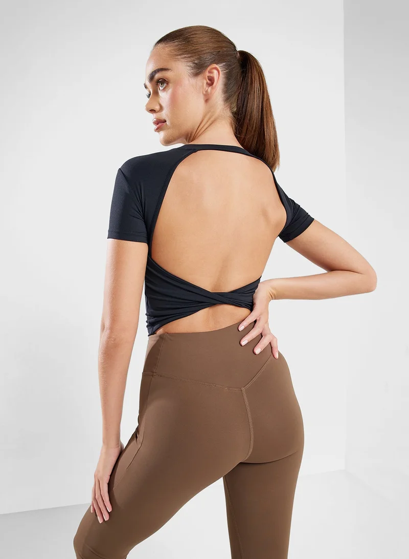 فورورد تيشيرت ضيق بتفاصيل فتحة خلفية